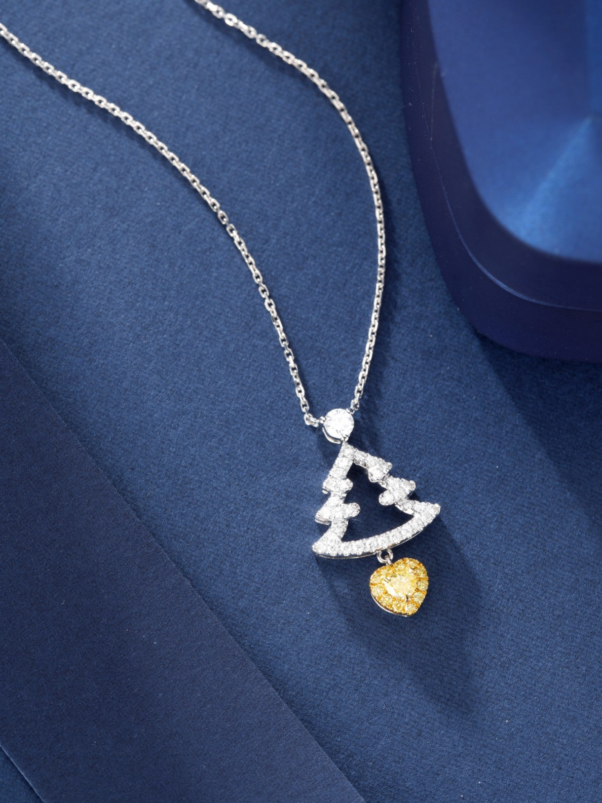 18K Yellow Gold Diamond Heart-Shaped Christmas Tree Pendant Jewelry - Yellow Diamond Necklace