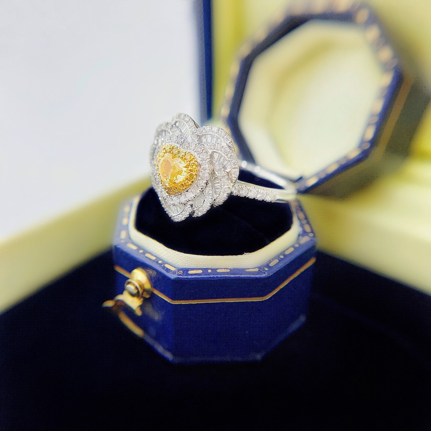 18K Yellow Gold Diamond Heart-shaped Trapezoid Ring | Premium Jewelry - Yellow Diamond Ring
