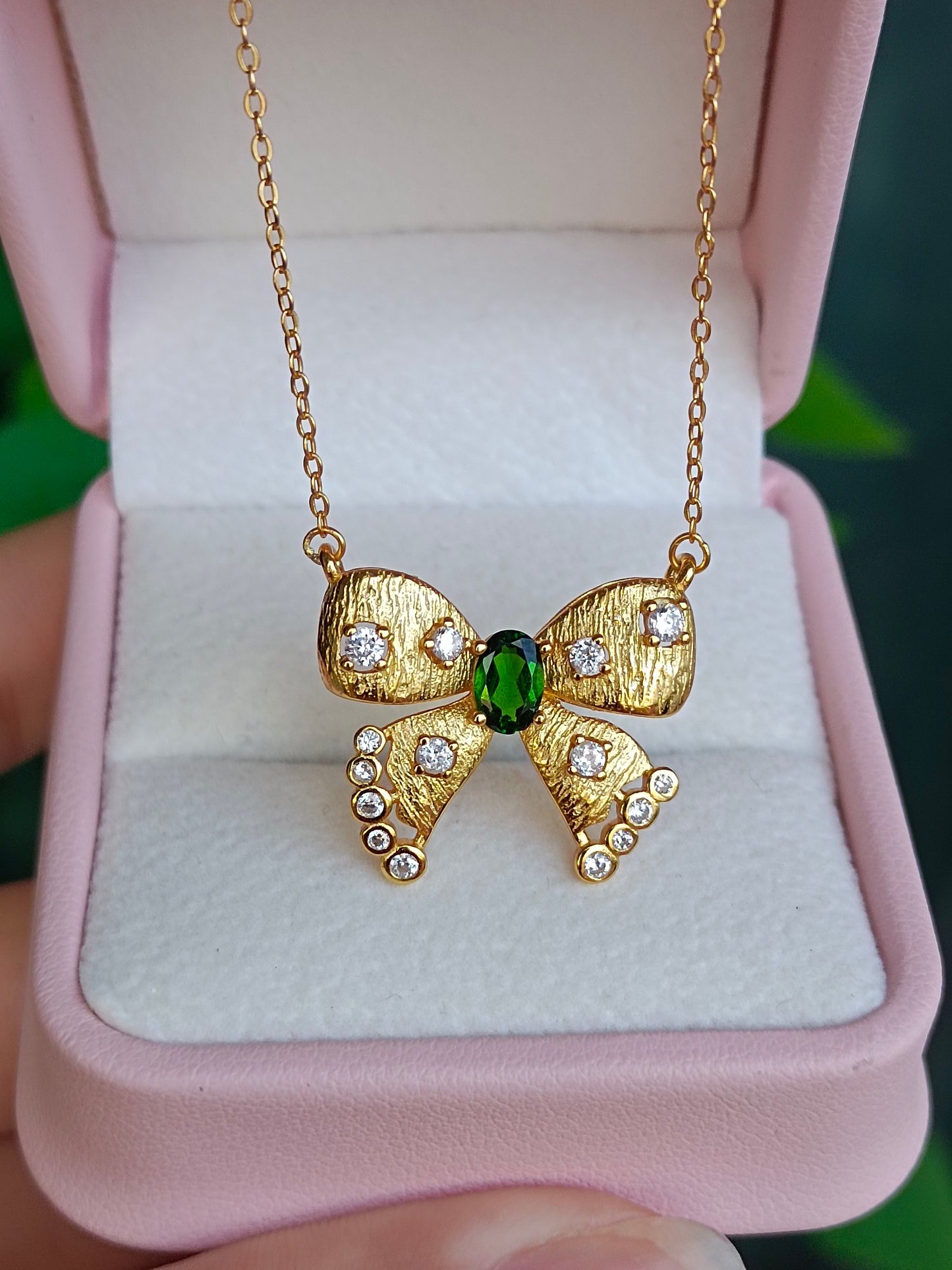 Collana a Fiocco in Diopside Naturale - Gioielli Squisiti per un'Eleganza Quotidiana