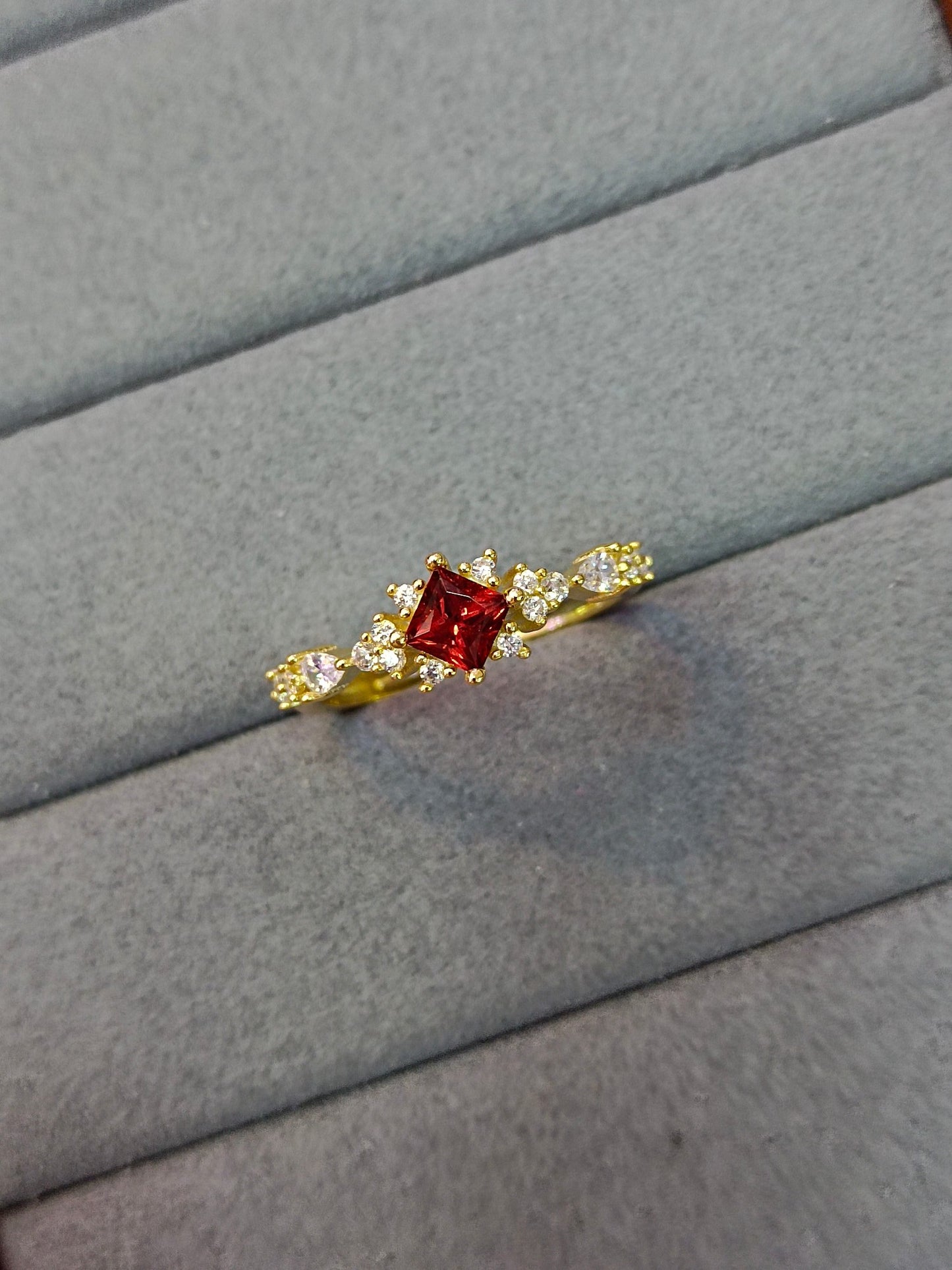 S925 Sølv Princess-Cut Granat Ring - Utsøkt smykkehåndverk