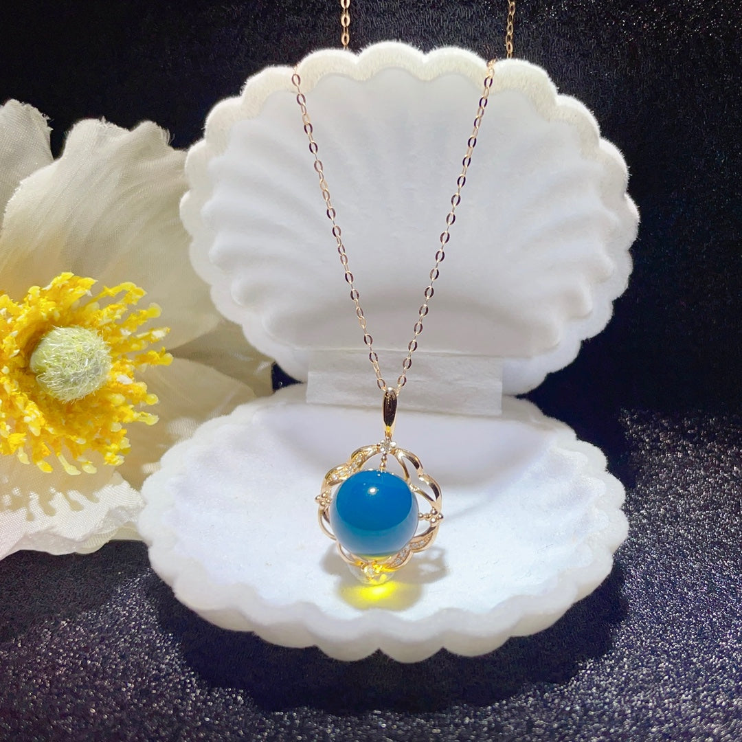 Exquisito Colgante De Ámbar Azul Dominicana Incrustado En Oro De 18 Quilates - Joyería