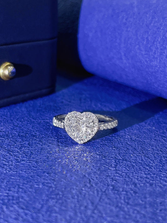 Gerader Armring aus 18-Karat-Pavé in Herzform mit Zuchtdiamant – Schmuckstück