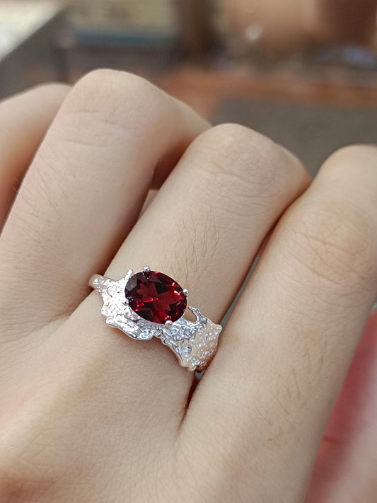 Natural Garnet Ring - A Stunning Piece of Jewelry