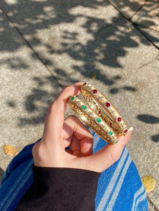 永恆的優雅：布契拉提 (Buccellati) 工藝珠寶，搭配潘杰希爾祖母綠和鴿血紅