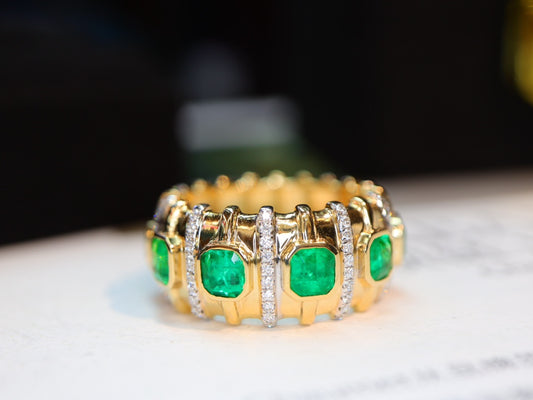 Vintage-inspirierter Smaragd-Clusterring mit Gildenzertifikat