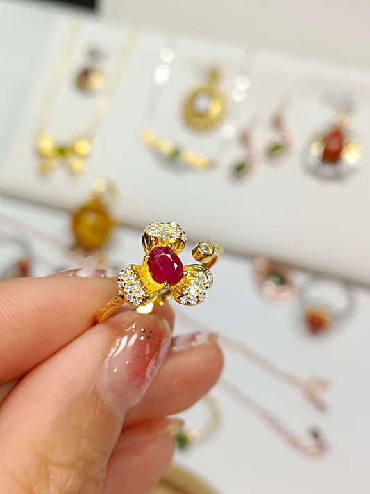 Anello regolabile con fiore di rubino S925 - Gioiello elegante