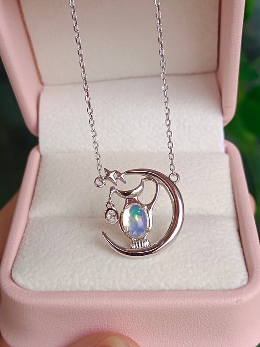 Collana con pendente a bottiglia in opale naturale - Un simbolo di prosperità e longevità nella gioielleria raffinata