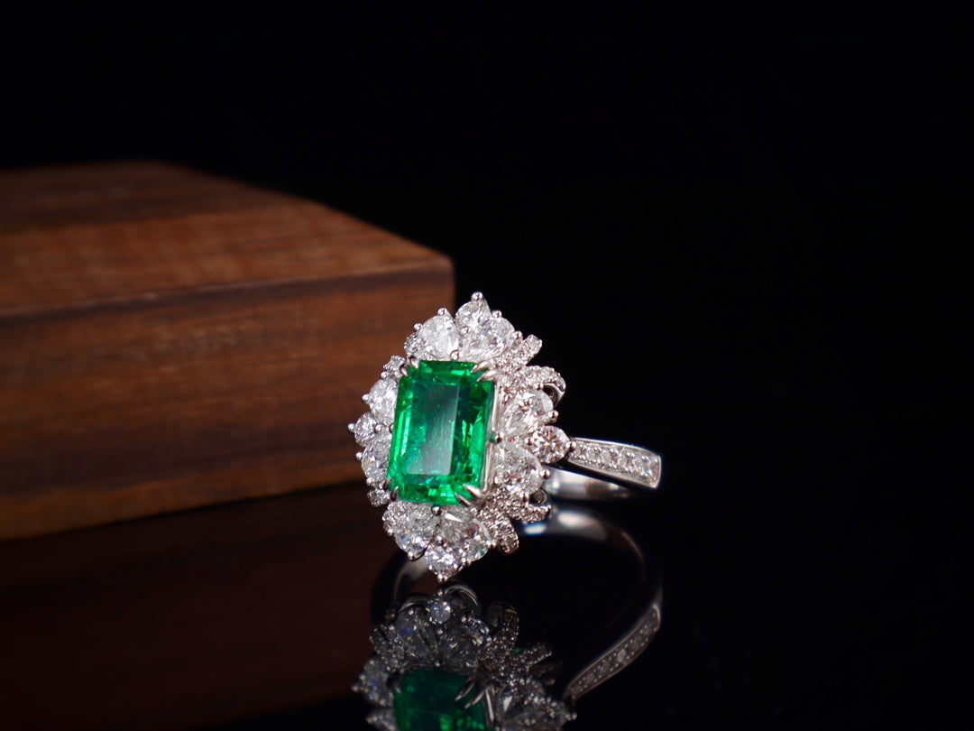 Cincin Zamrud - Karya Agung Keanggunan dalam Barang Kemas
