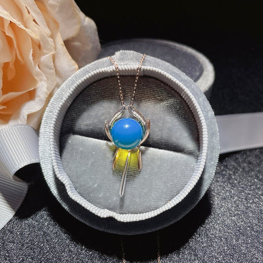 Nouveauté exclusive : Pendentif en ambre bleu dominicain incrusté d'or 18 carats - Bijoux uniques