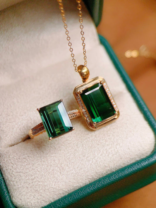 Exquisites Set aus 18-karätigem Gold und Diamanten mit eingebettetem Bixbite-Ring und Anhänger (Kette nicht im Lieferumfang enthalten) – Schmuckangebot
