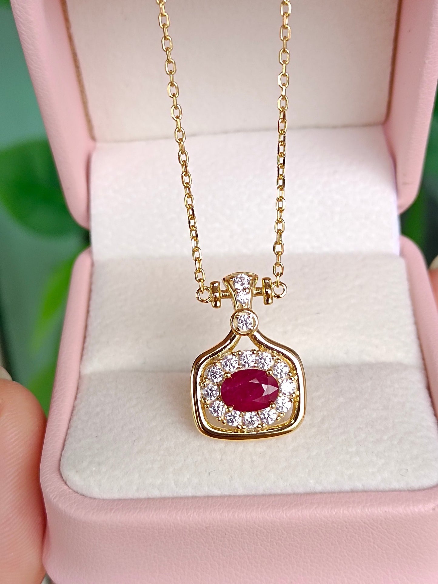 Collana con ciondolo rubino alla moda con bottiglia di profumo - Gioiello elegante