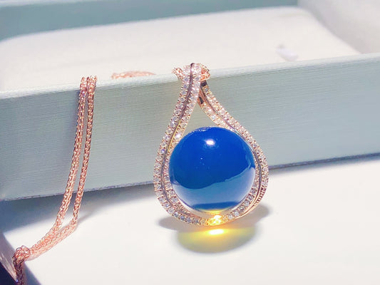 Pendentif exclusif en ambre bleu dominicain intégré en or 18 carats - Bijoux élégants