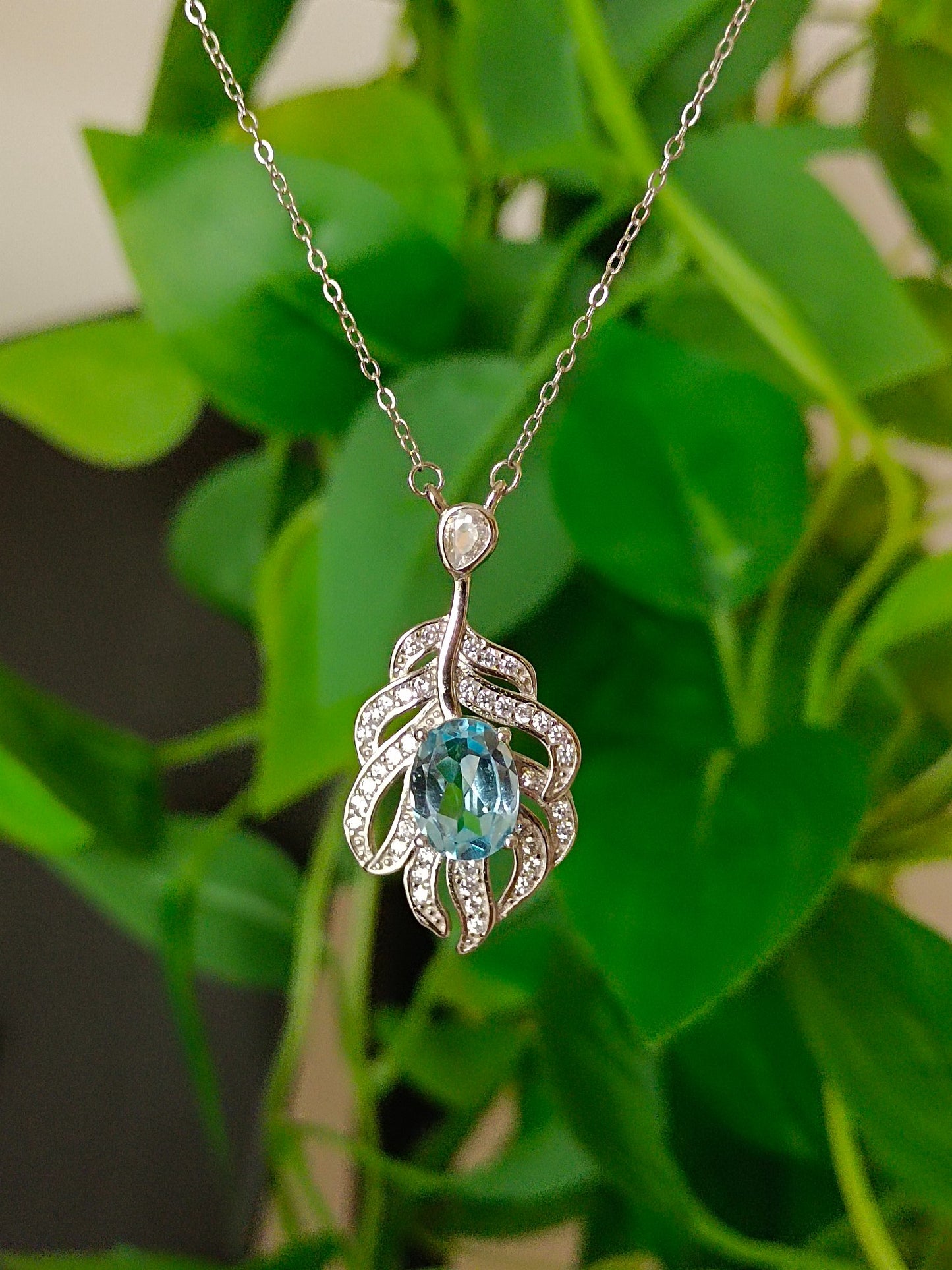 Exquisite Natural Topaz Feather Pendant Jewelry