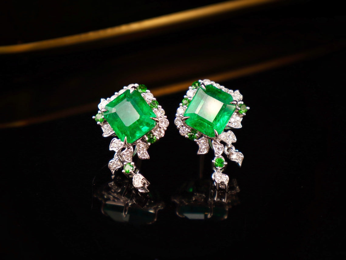 Emerald örhängen - 4,37 karat designerstycke med GILD-certifiering
