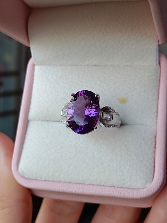 Luxurious Natural Amethyst Ring - A Jewel of Elegance and Taste