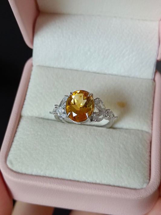 Anello con citrino giallo naturale: gioielli eleganti per ogni occasione