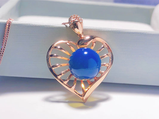Pendentif en ambre bleu dominicain intégré en or 18 carats - Bijoux de cœur uniques