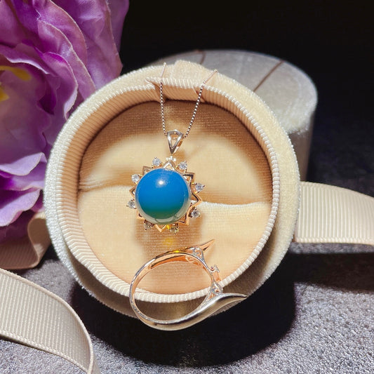 Pendentif en ambre bleu dominicain intégré en or 18 carats - Bijoux uniques pour l'amour