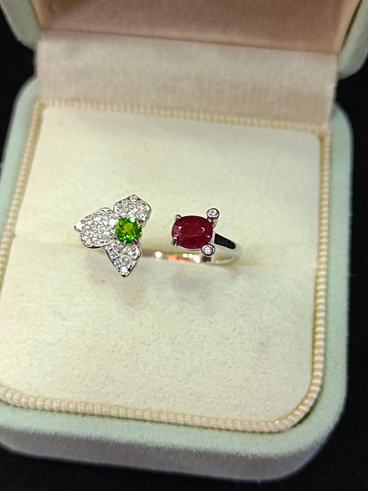 Elegante anello con rubino in argento S925: un gioiello senza tempo