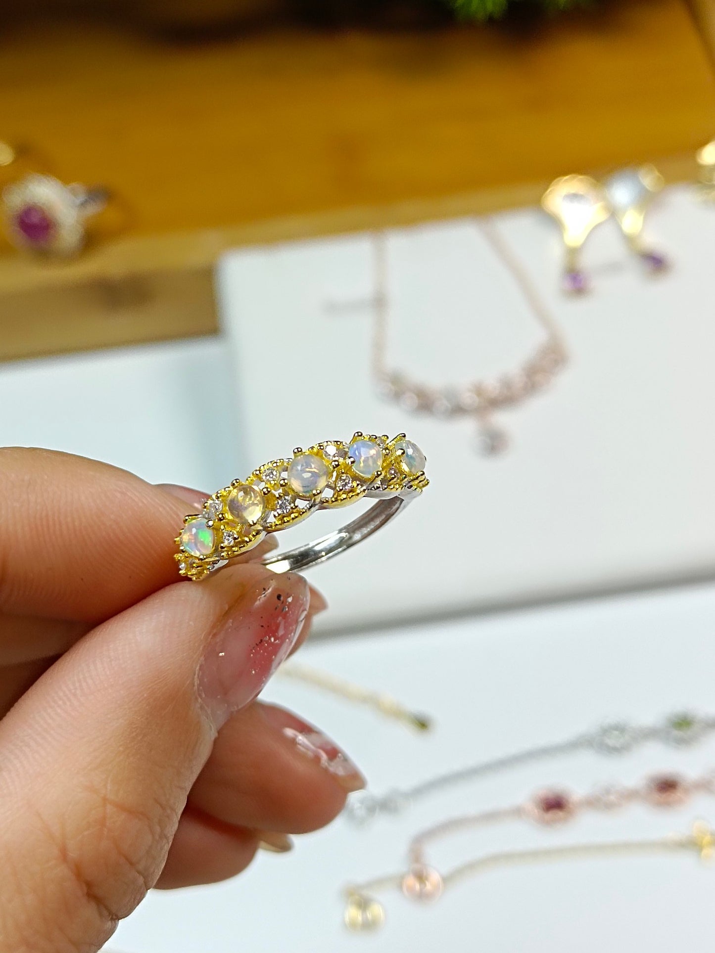 Anello con fila di opali incorporati in argento S925 - Gioielli di moda minimalista