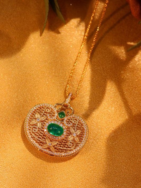 Joyería con colgante de candado Ruyi - Encanto esmeralda con bolsita que se puede abrir