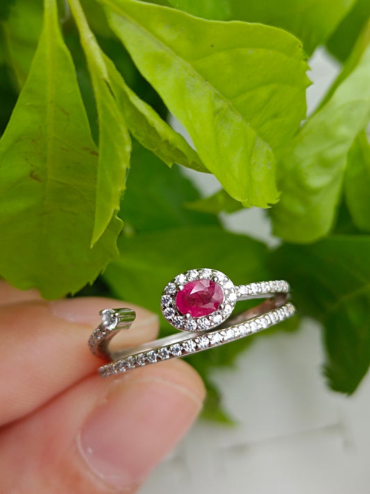 Anello con rubino - Incantevole eleganza in gioielleria
