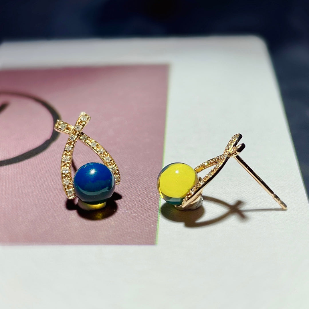 Elegant and Unforced Fashion: 18K Gold Embedded Dominican Blue Amber Earrings