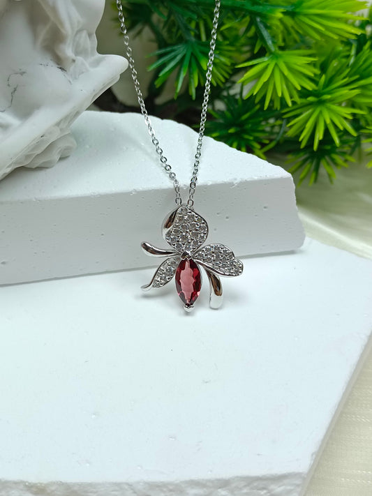 Eleganti gioielli con ciondolo in argento sterling S925 con granato e giglio