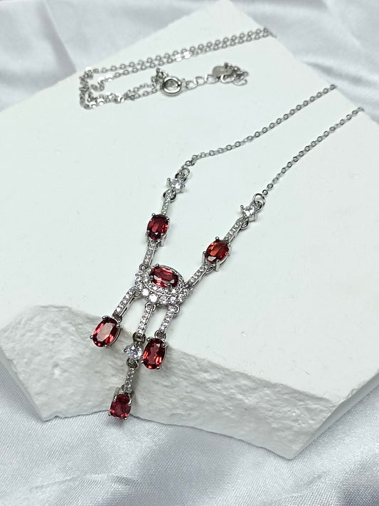 Luxurious S925 Silver Embedded Garnet Necklace - Exquisite Jewelry
