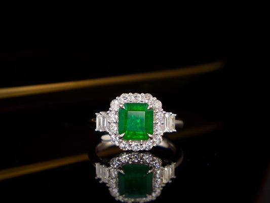 Smaragdring – leuchtend grüner Schmuck für den täglichen Gebrauch