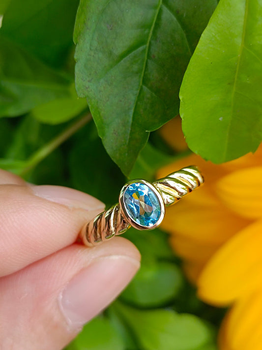 Anello con topazio vintage naturale: gioielli squisiti dal gusto elegante