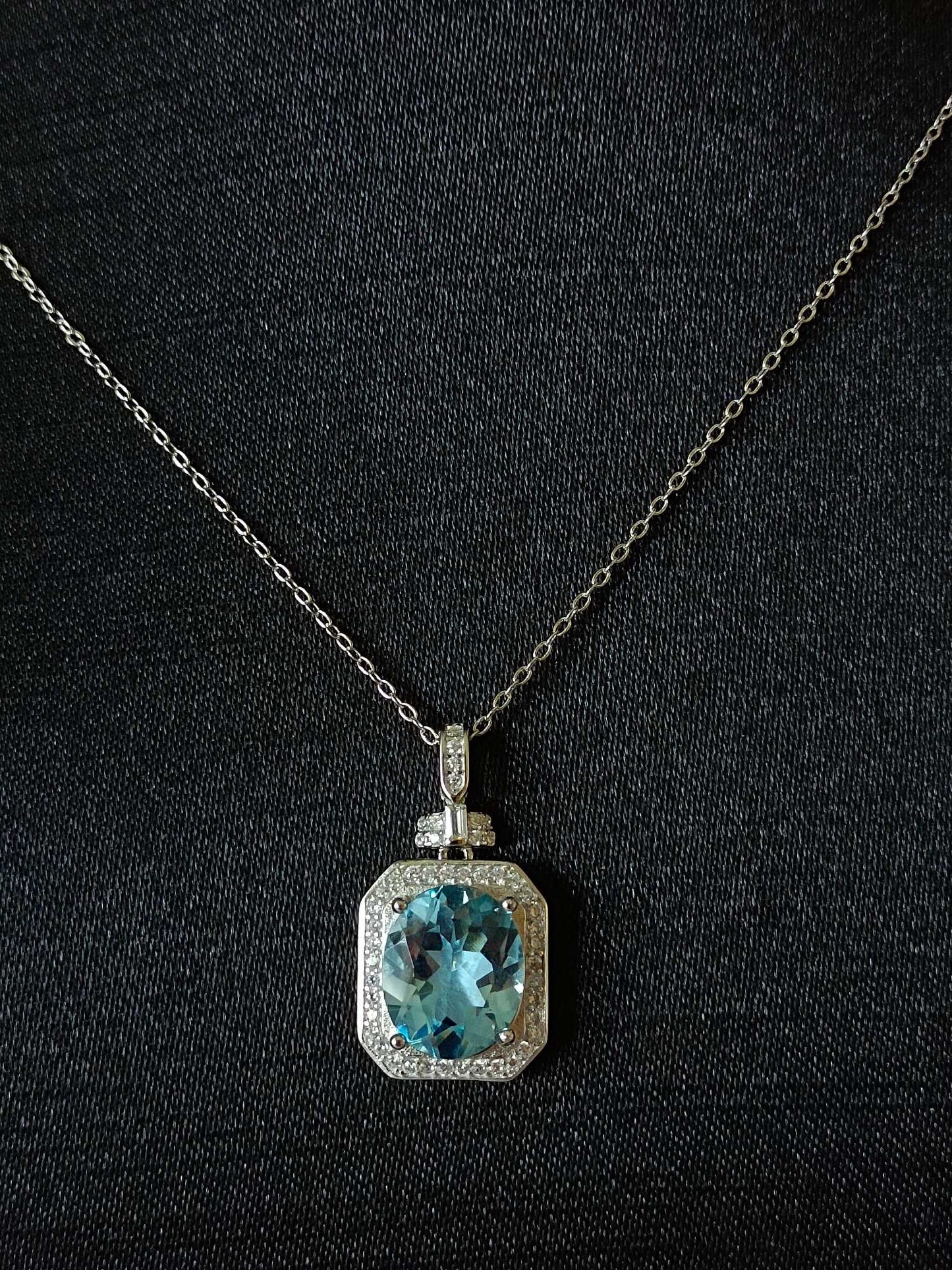Bijuterii cu pandantiv în topaz natural - Design elegant și versatil