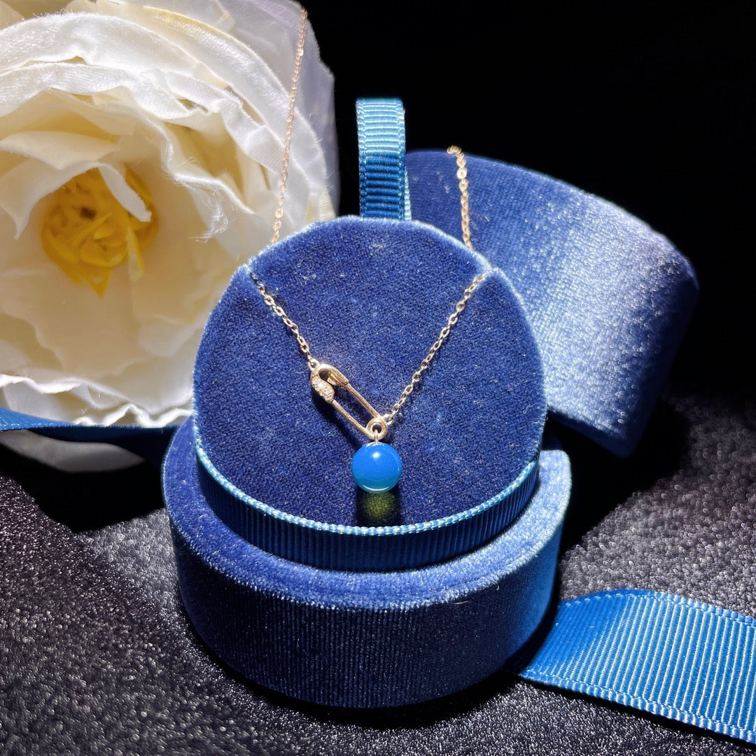 Zarif 18 Ayar Altın Gömülü Dominik Mavisi Kehribar Kolye - Her Zarif An için Takı