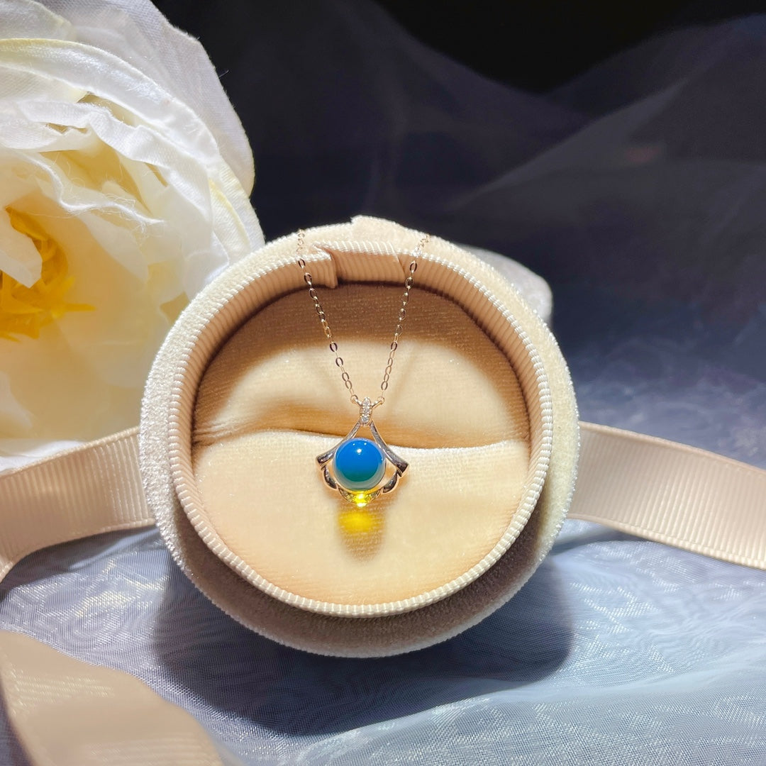 وصول جديد: قلادة من الكهرمان الأزرق الدومينيكي المضمنة بالذهب عيار 18 قيراط - مجوهرات رائعة