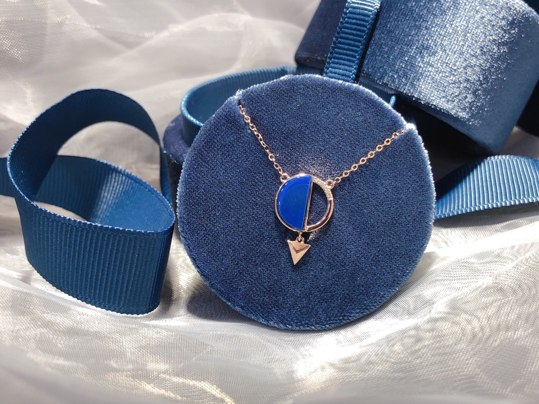 Colar minimalista de âmbar azul dominicano 18K - joia elegante e atemporal