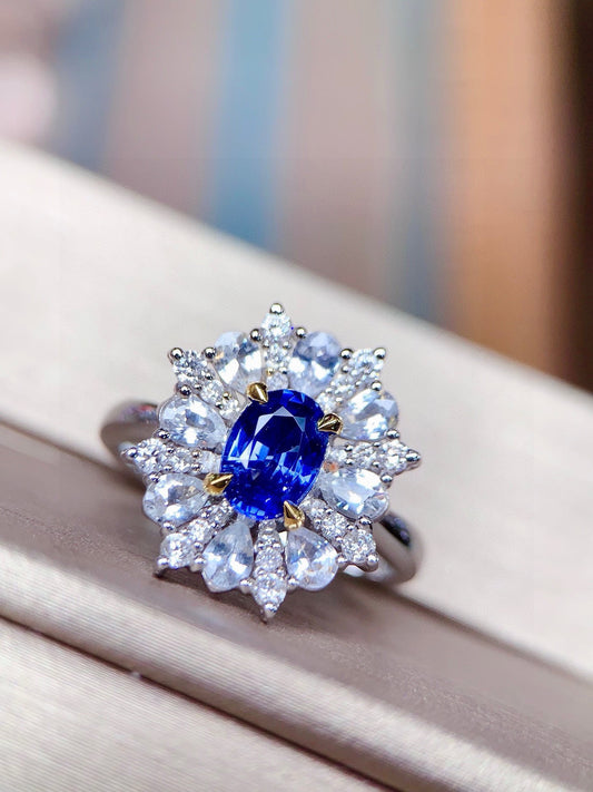 Luxury Sapphire Ring in 18K Gold with Diamond Accents - Exquisite Jewelry