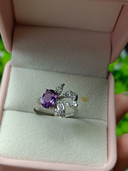 Anello con ametista naturale: gioiello squisito