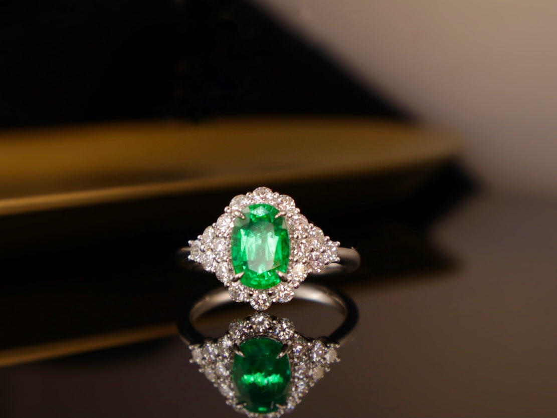 Emerald Ring: 1.55ct Vivid Green Gemstone smycken