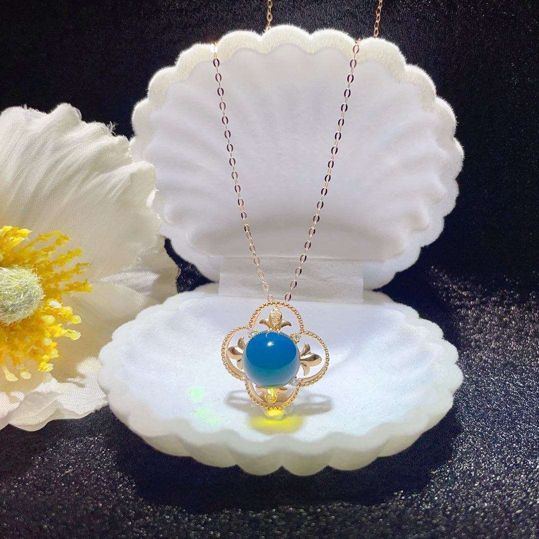 सुंदर 18k गोल्ड एंबेडेड डोमिनिकन ब्लू एम्बर पेंडेंट - शरद ऋतु के अंत और सर्दियों के स्वागत के लिए एक गहना