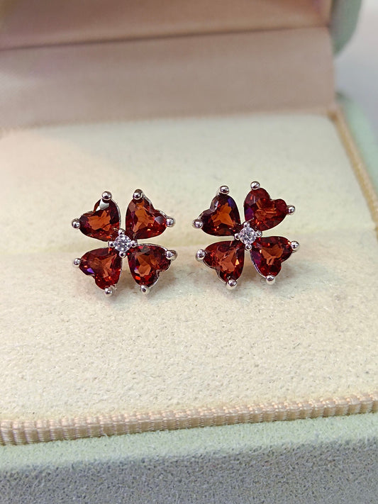 S925 Silver Embedded Garnet Heart Four-Leaf Clover Earrings - Elegant Jewelry