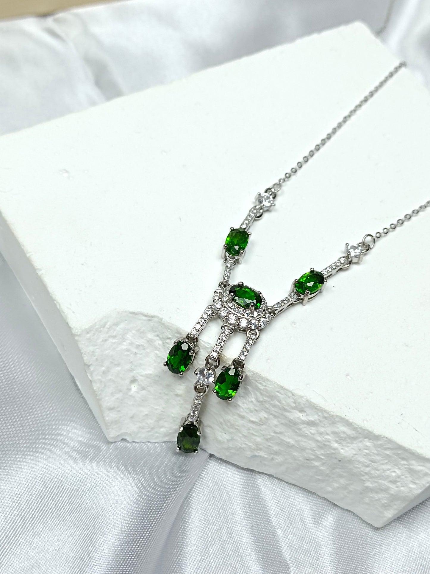 Luxury S925 Silver Embedded Diopside Jewelry Necklace
