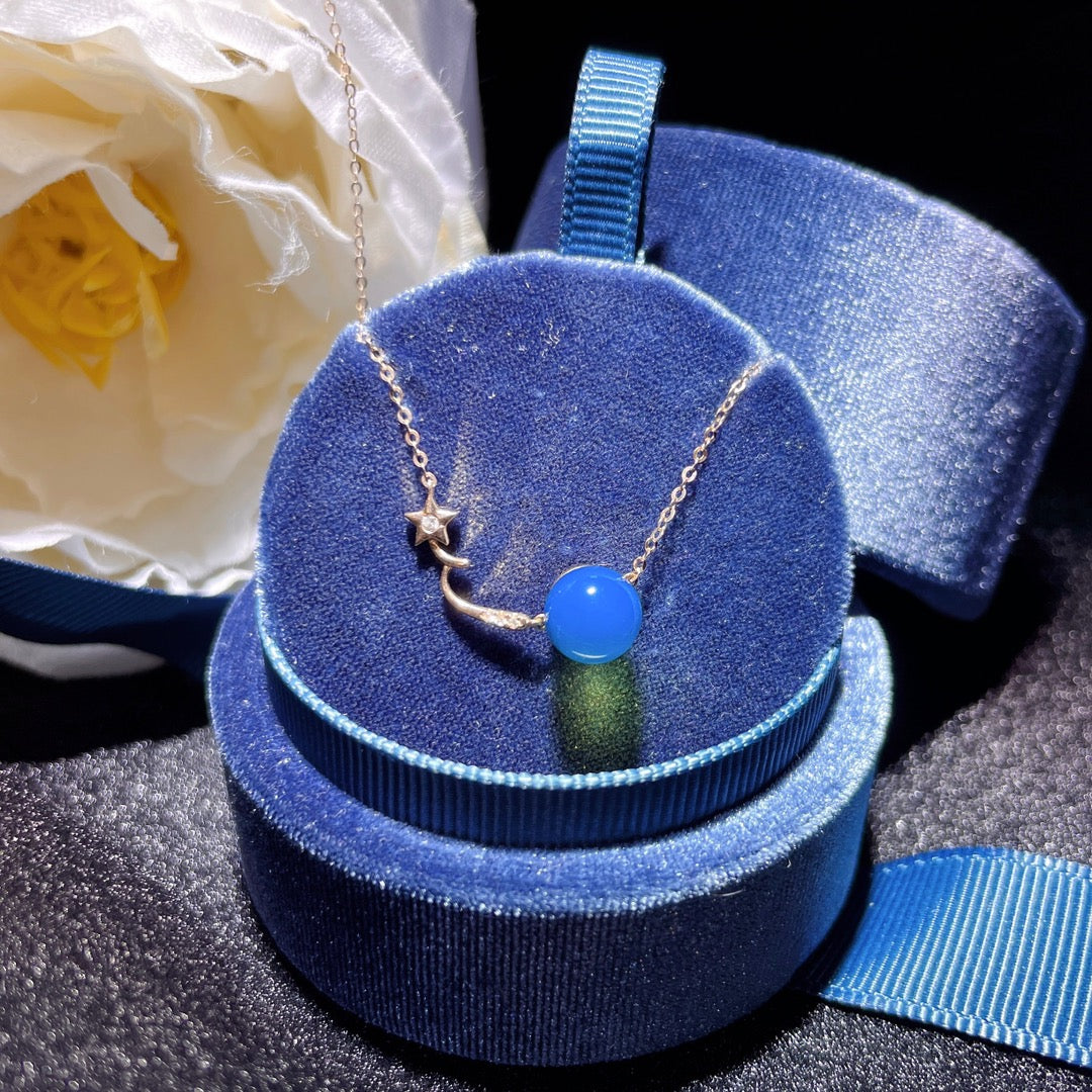 Zarif 18 Ayar Altın Gömülü Dominik Mavisi Kehribar Kolye - Bir Takı Başyapıtı