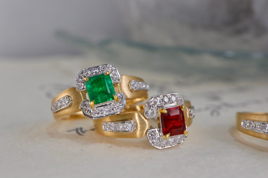 Luxuriöser und trendiger Schmuck: 18-karätiges Gold und mit Diamanten verziertes Stück