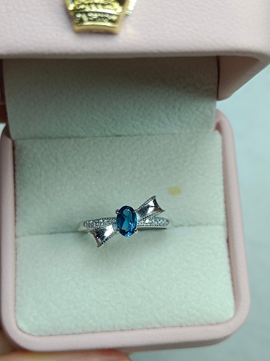 Anello con fiocco in topazio blu London: gioielli squisiti per ogni occasione