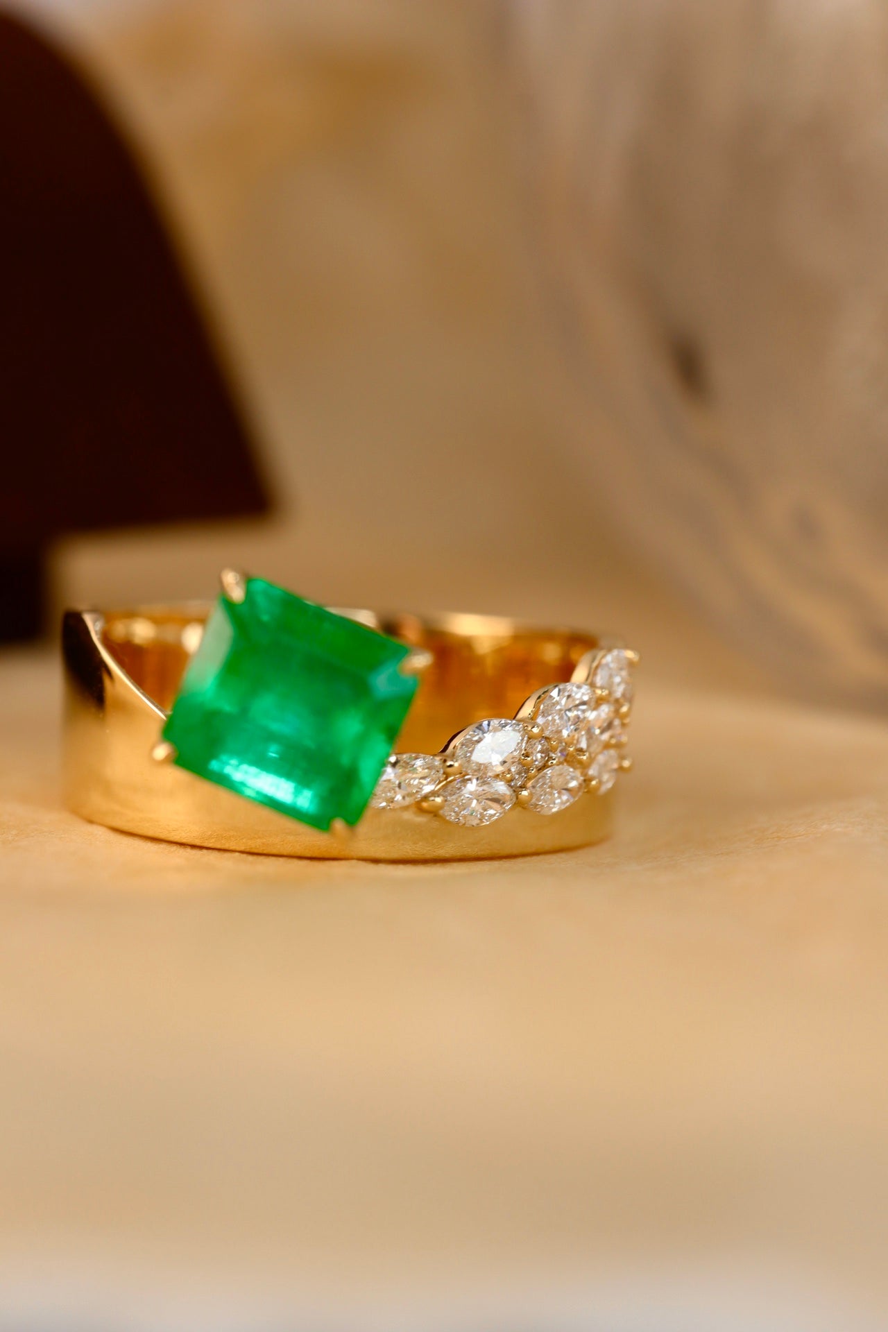 Panjshir-Smaragdschmuck mit Diamantakzent – ​​ein funkelndes Juwel!