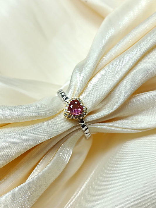 Anello a forma di cuore con granato viola incastonato S925 - Gioielli di eleganza e unicità