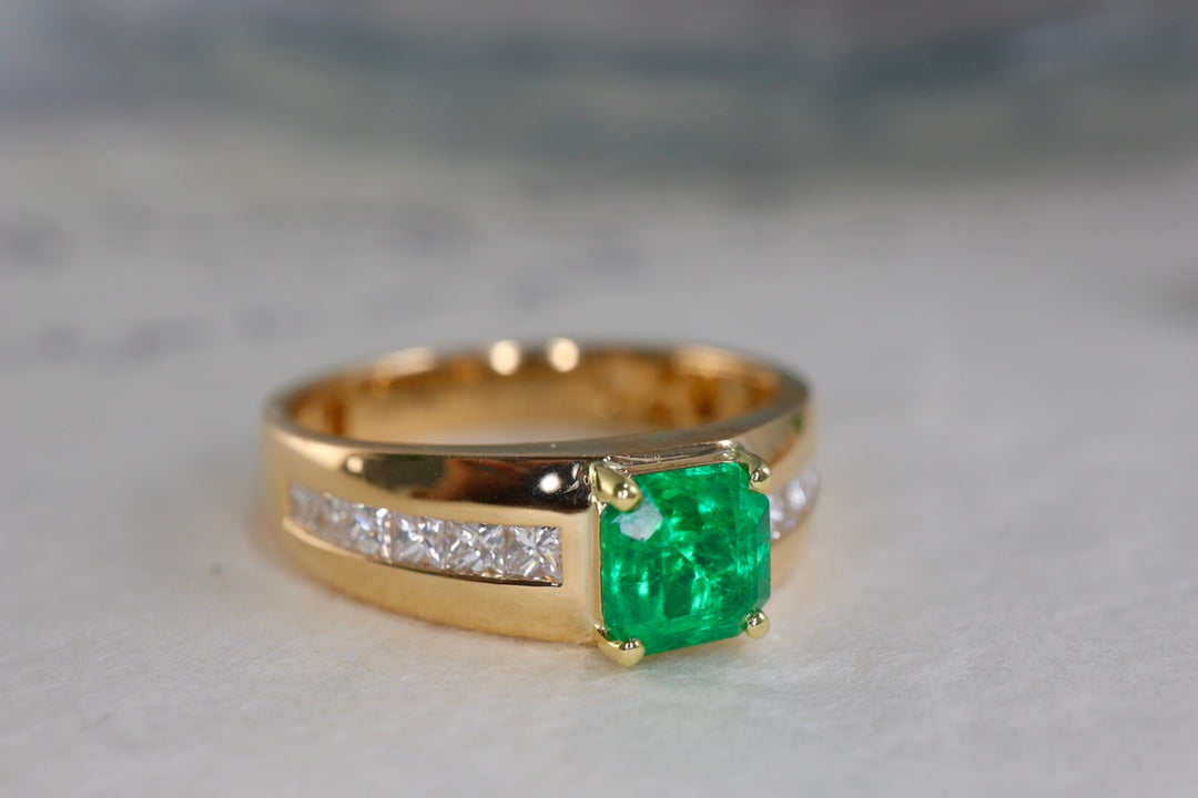 Panjshir-Smaragdring – leuchtend grüner Schmuck für ein mutiges Statement