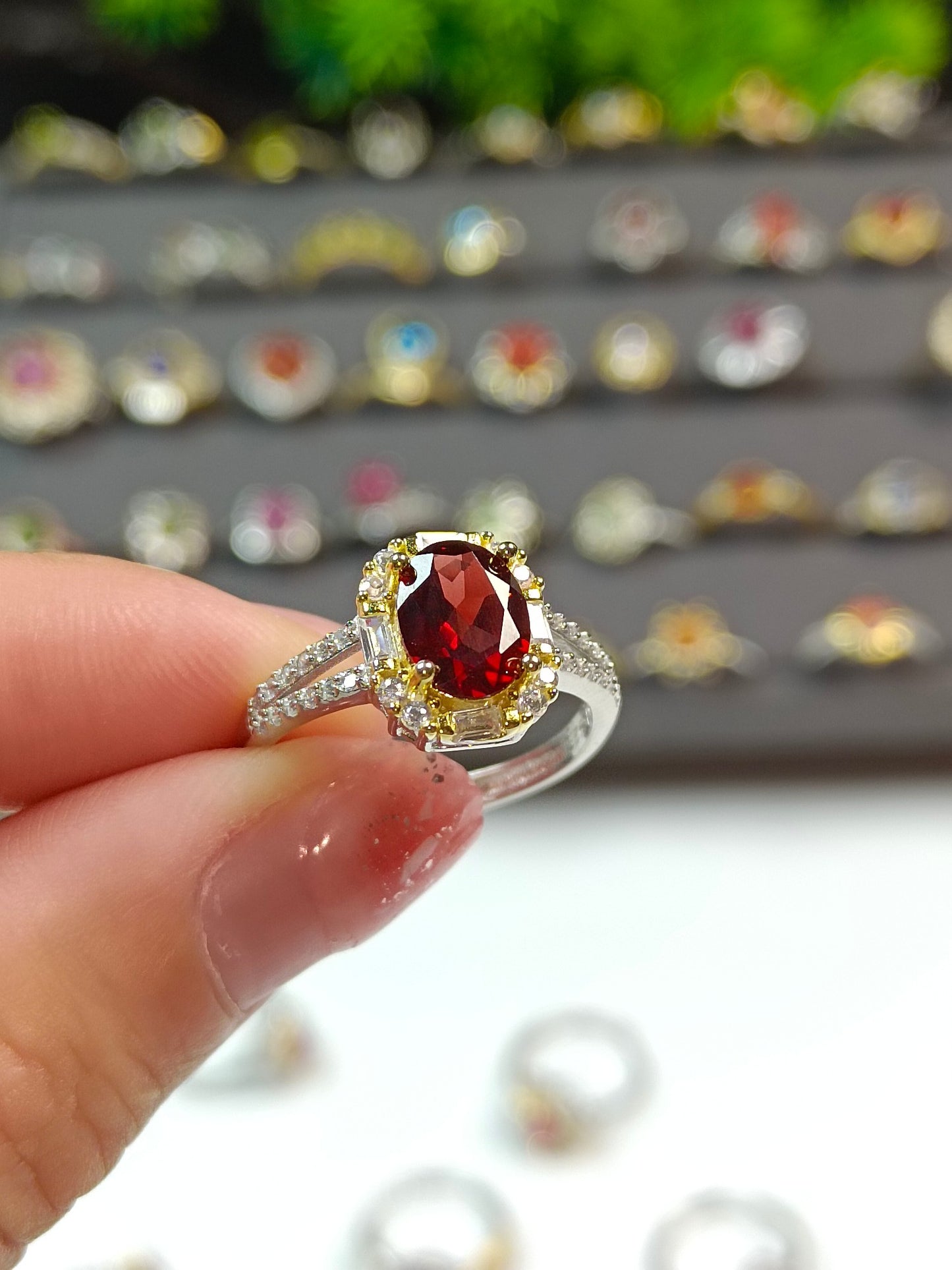 Elegante anello in argento sterling con granato - Gioielli artigianali bicolore regolabili