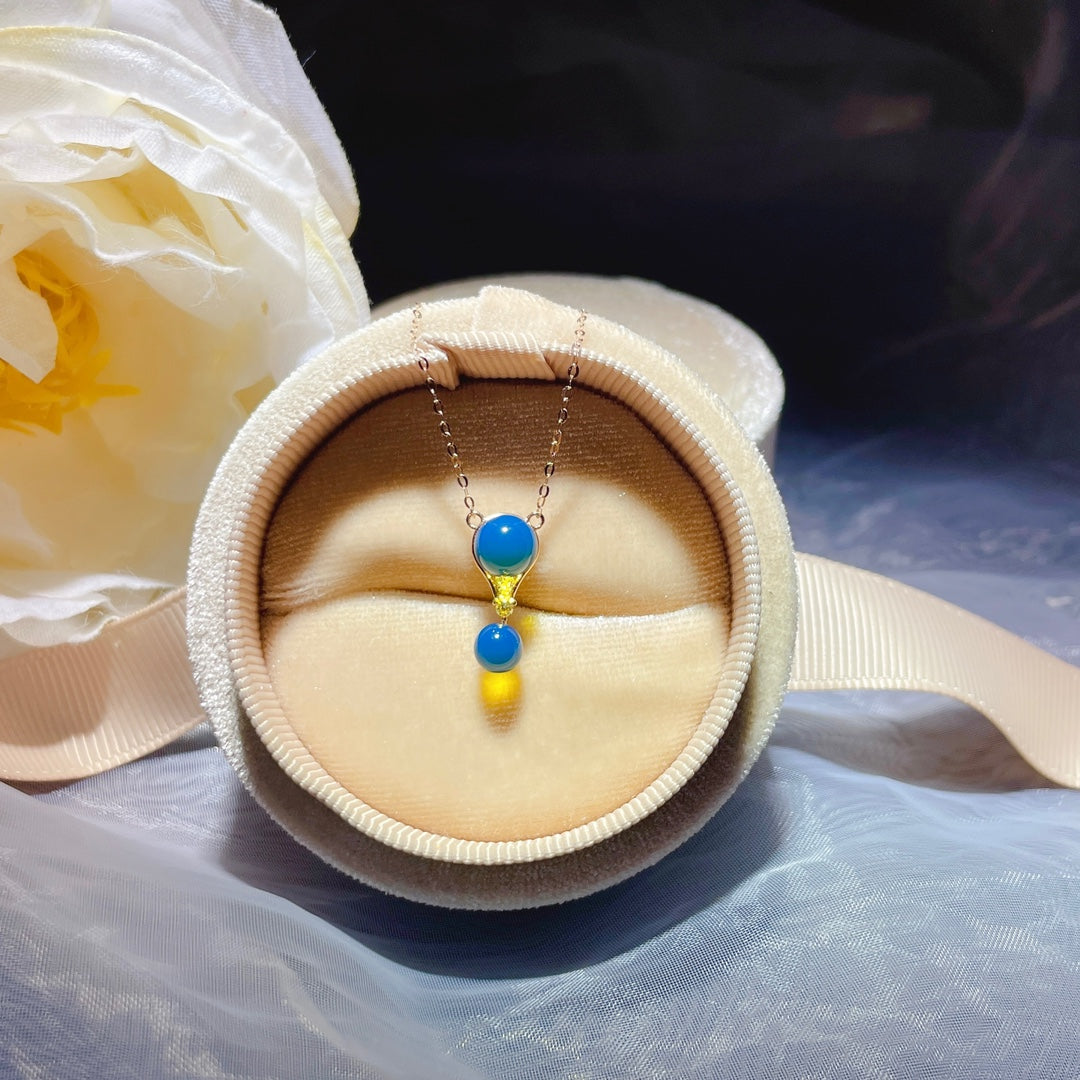 Noua sosire: Pandantiv cu chihlimbar albastru dominican încorporat în aur de 18k - bijuterii rafinate