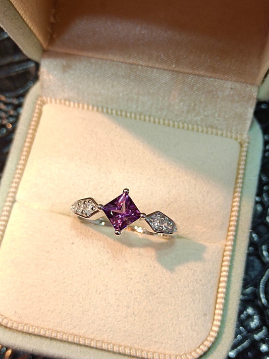 Inel elegant din argint S925 cu ametist violet, cu măiestrie din aur de 18K